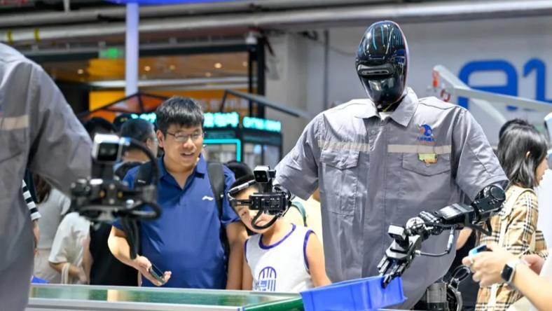 人形机器人撕掉“花瓶”标签还要多久?